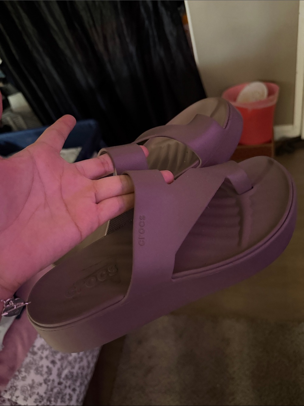 CROCS Slide Sandals in Mauve Plum